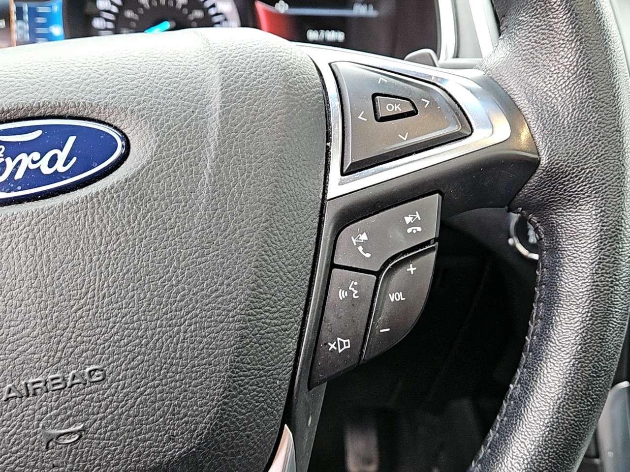 2020 Ford Edge TITANIUM    LOW KM!   MOONROOF    AWD   NAV Photo
