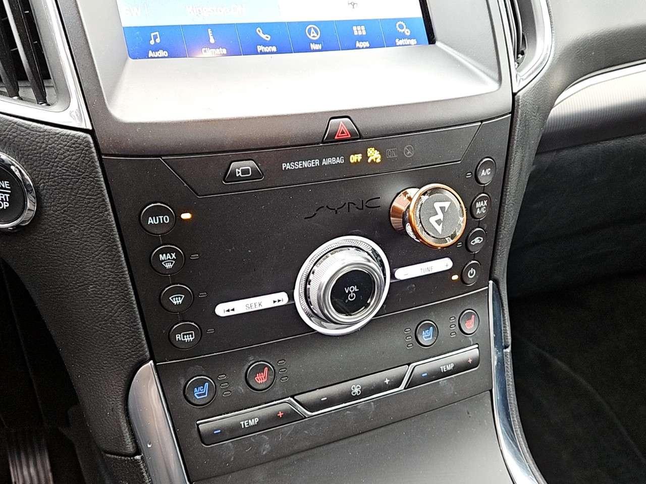 2020 Ford Edge TITANIUM    LOW KM!   MOONROOF    AWD   NAV Photo
