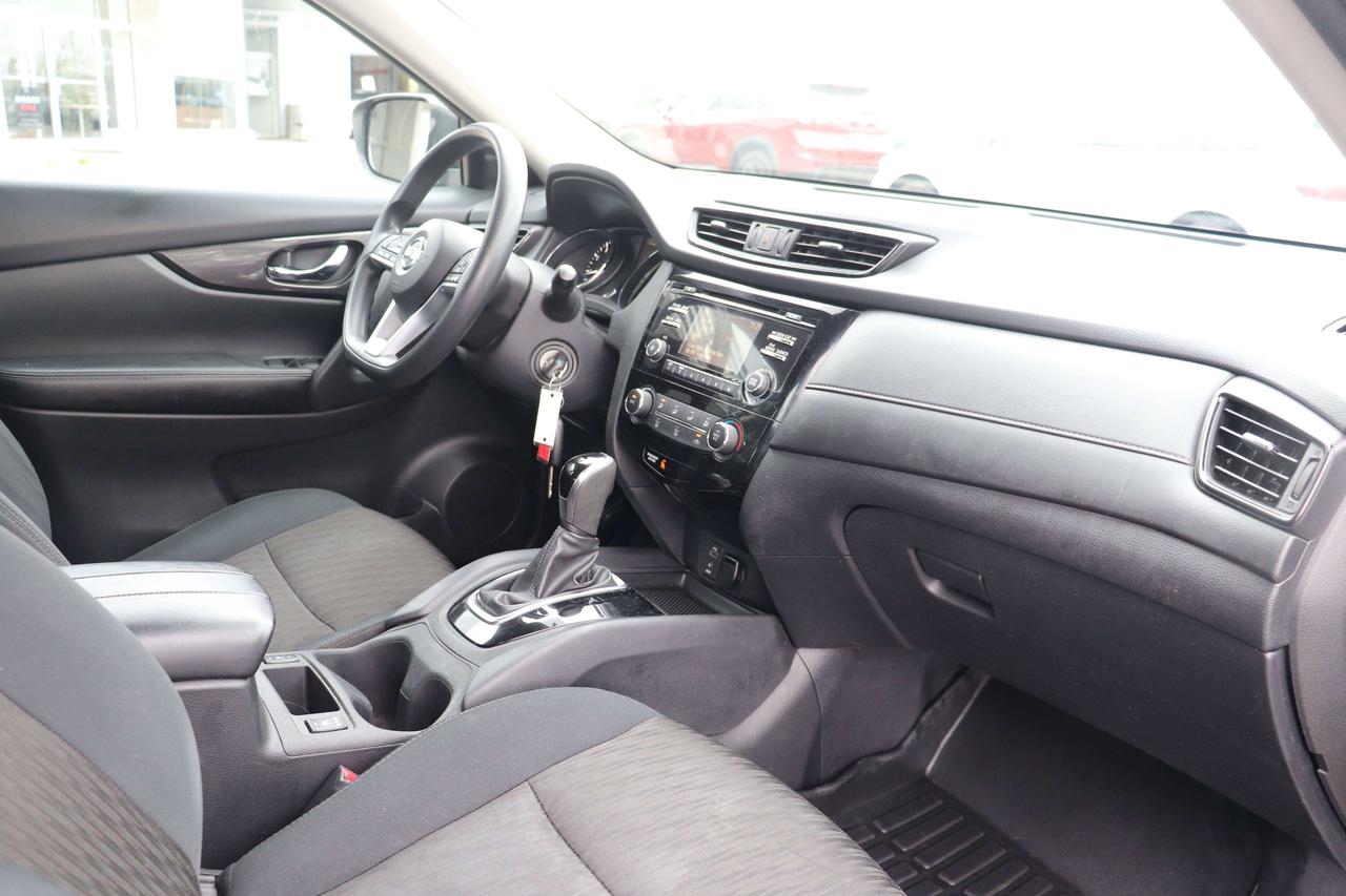 2017 Nissan Rogue S FWD  1 OWNER   NO ACCIDENTS Photo
