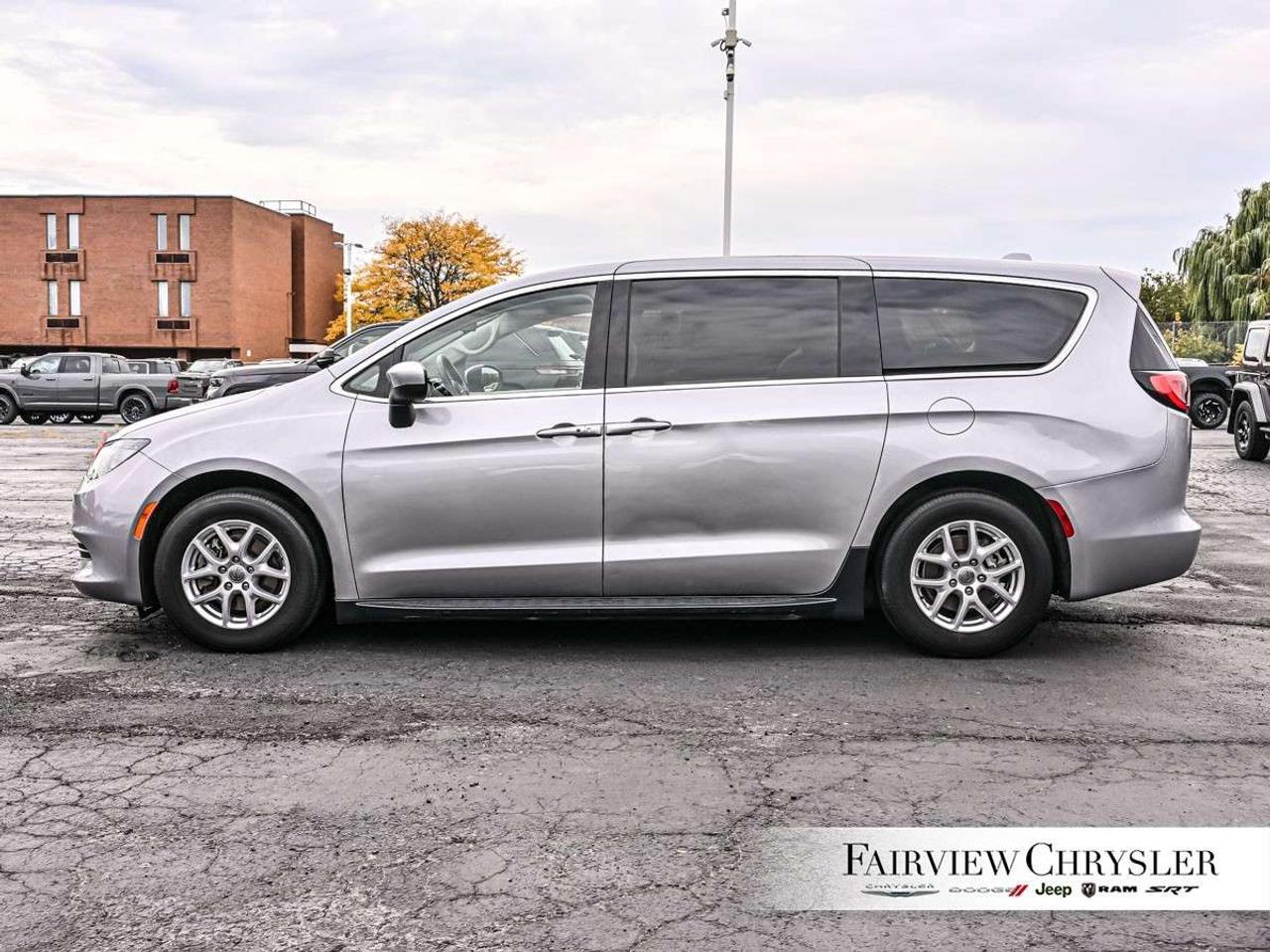 2020 Chrysler Pacifica LX FWD HEATED SEATS   HEATED STEERING WHEEL   REMOTE START   CARPLAY   BLUETOOTH   POWER SEAT Photo