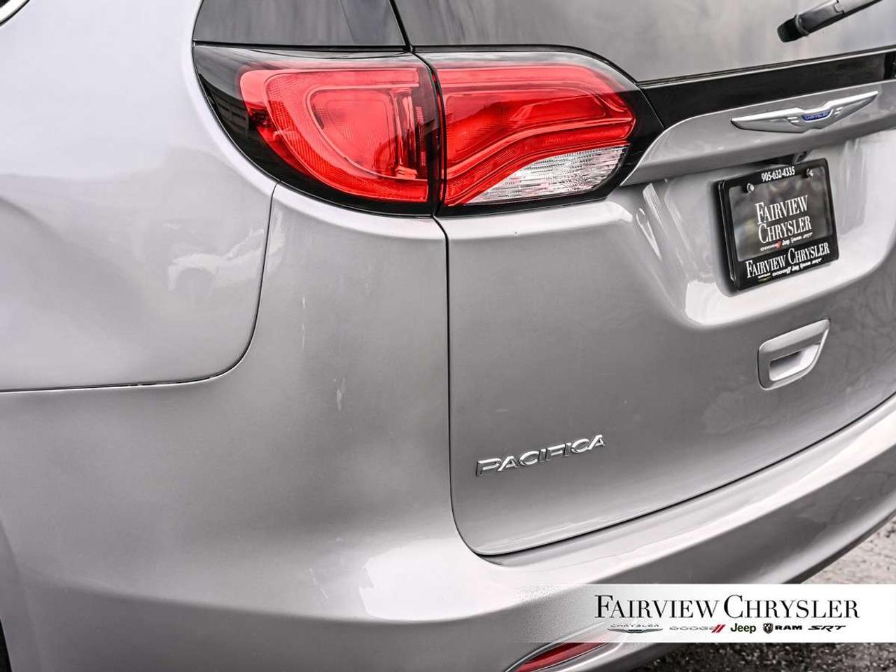 2020 Chrysler Pacifica LX FWD HEATED SEATS   HEATED STEERING WHEEL   REMOTE START   CARPLAY   BLUETOOTH   POWER SEAT Photo