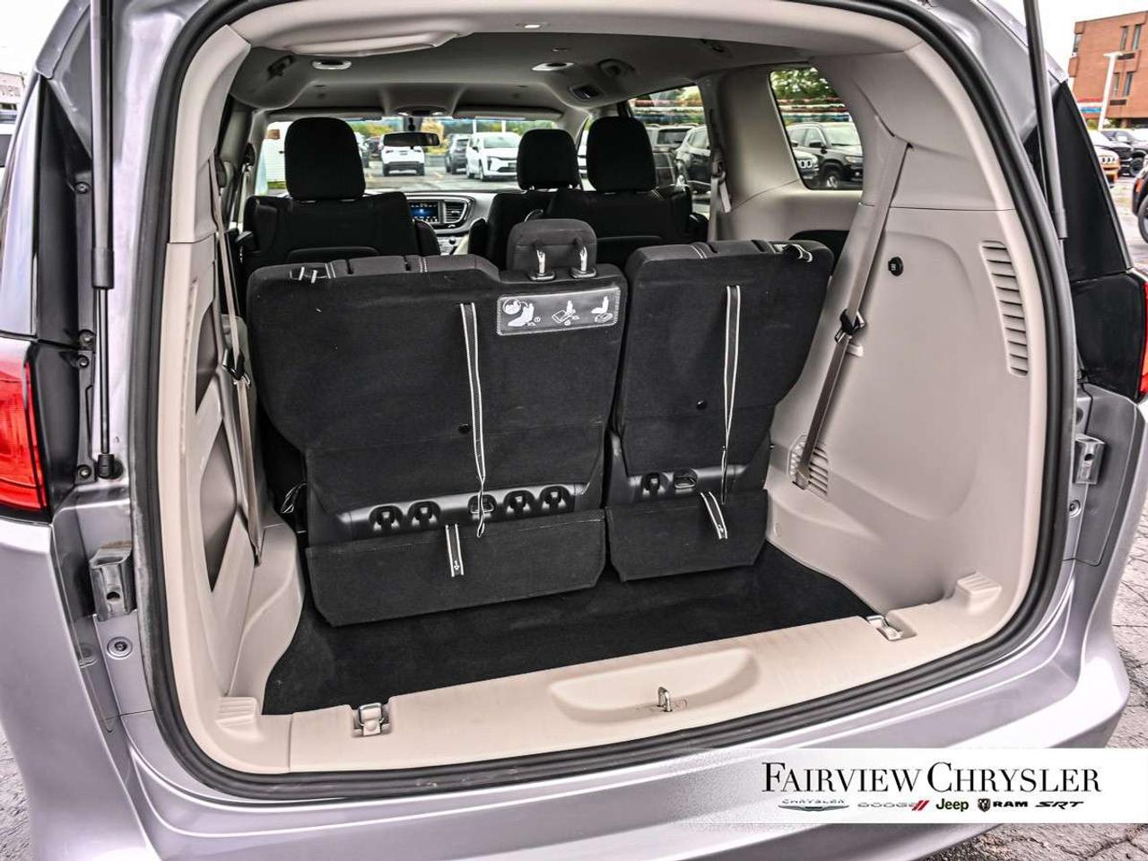 2020 Chrysler Pacifica LX FWD HEATED SEATS   HEATED STEERING WHEEL   REMOTE START   CARPLAY   BLUETOOTH   POWER SEAT Photo
