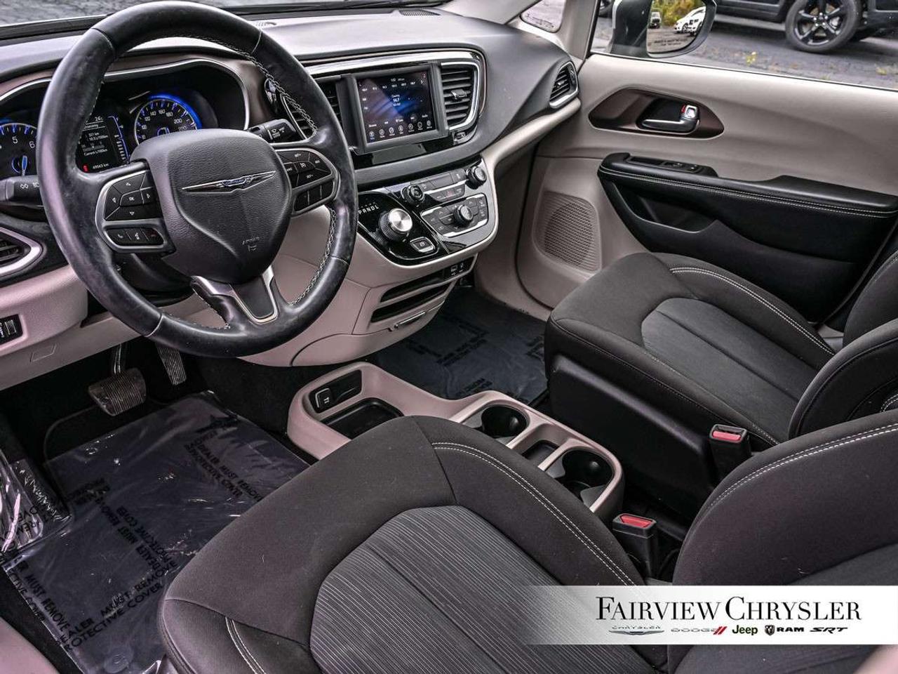 2020 Chrysler Pacifica LX FWD HEATED SEATS   HEATED STEERING WHEEL   REMOTE START   CARPLAY   BLUETOOTH   POWER SEAT Photo