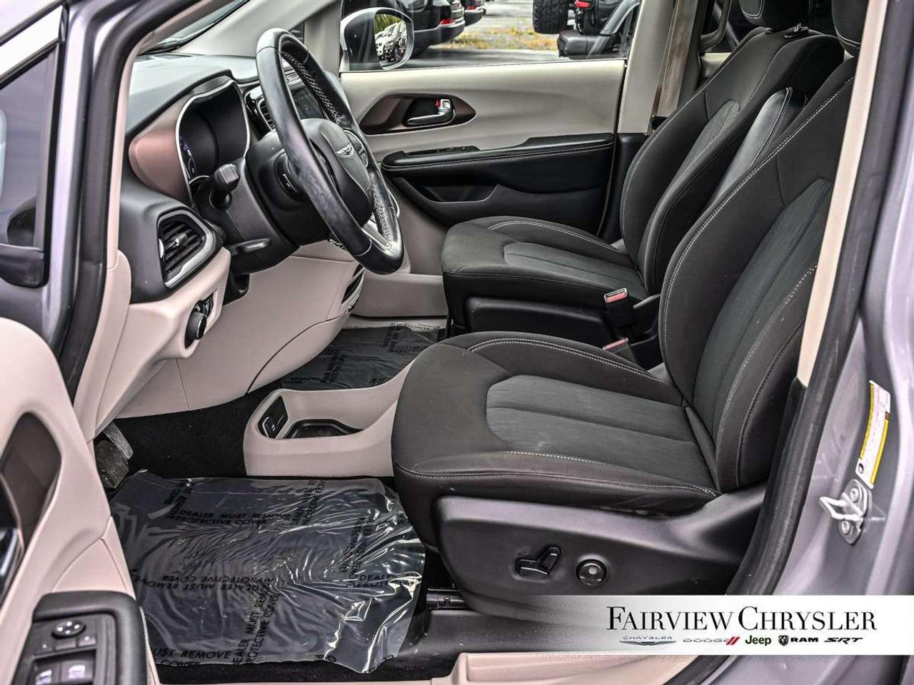 2020 Chrysler Pacifica LX FWD HEATED SEATS   HEATED STEERING WHEEL   REMOTE START   CARPLAY   BLUETOOTH   POWER SEAT Photo