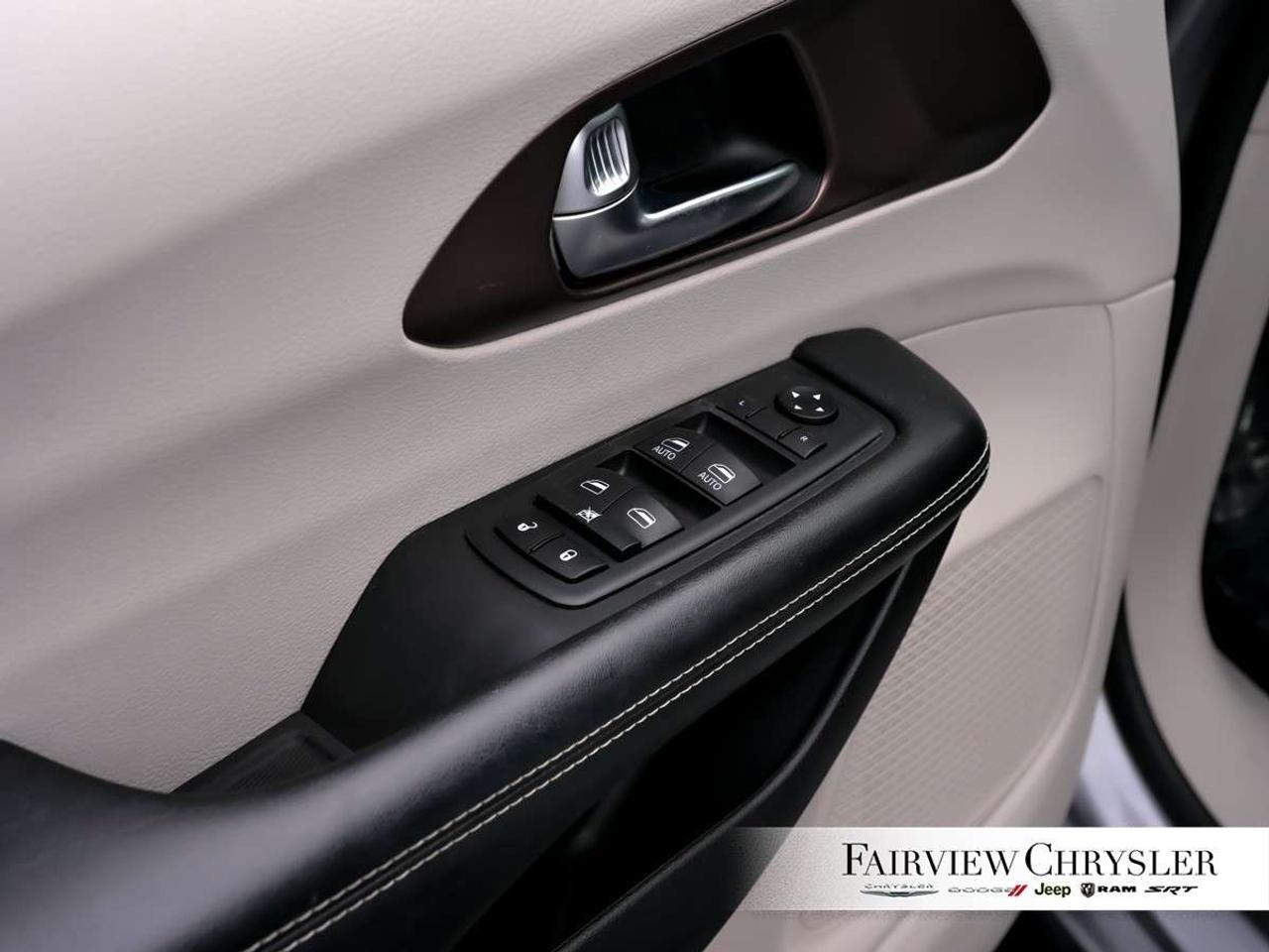 2020 Chrysler Pacifica LX FWD HEATED SEATS   HEATED STEERING WHEEL   REMOTE START   CARPLAY   BLUETOOTH   POWER SEAT Photo