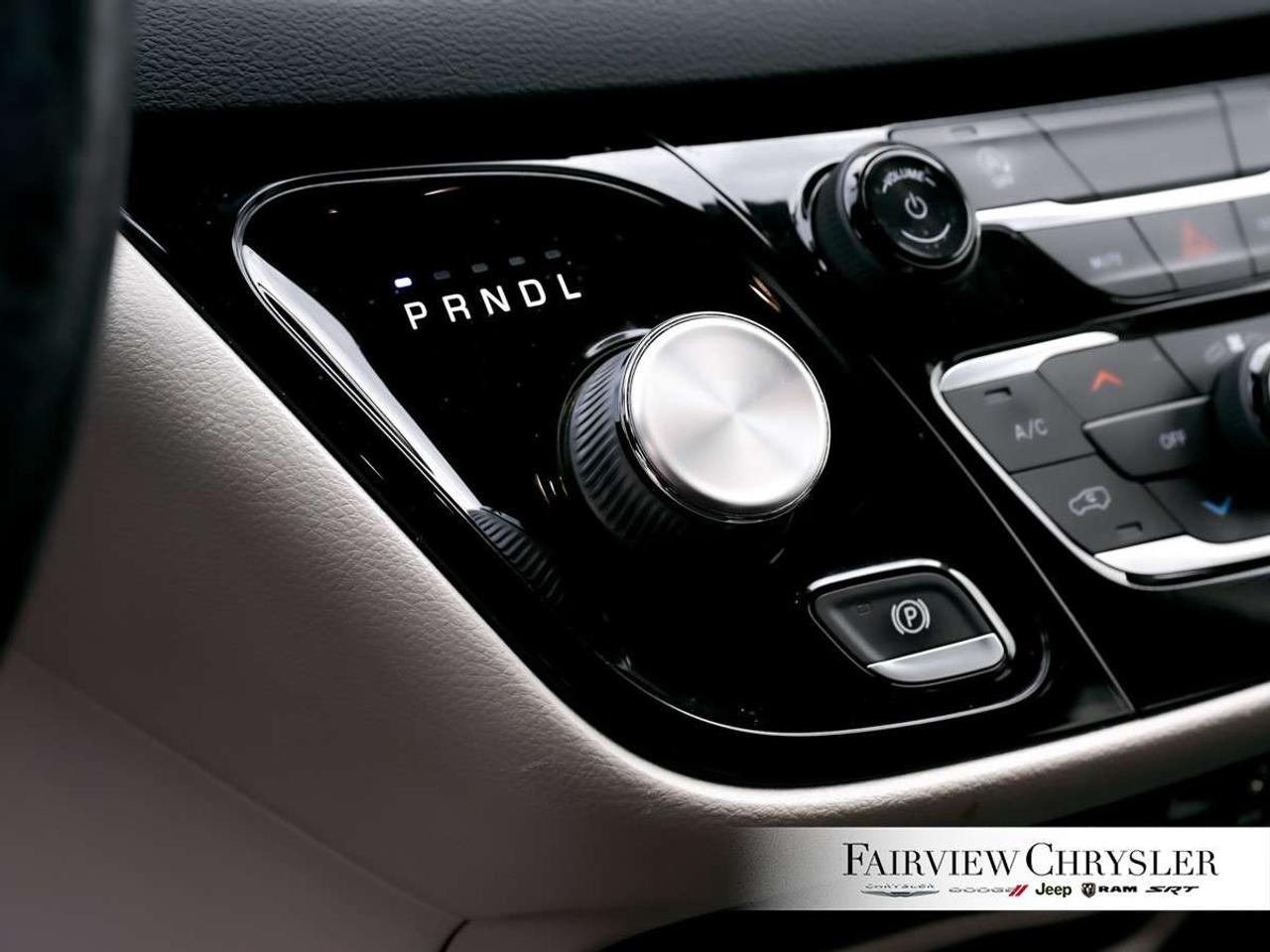 2020 Chrysler Pacifica LX FWD HEATED SEATS   HEATED STEERING WHEEL   REMOTE START   CARPLAY   BLUETOOTH   POWER SEAT Photo