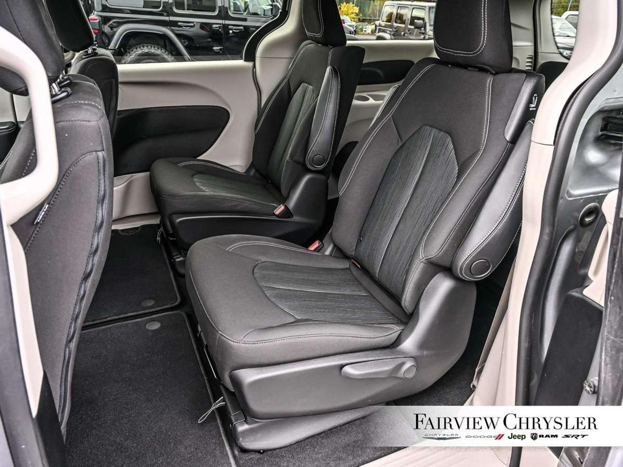 2020 Chrysler Pacifica LX FWD HEATED SEATS   HEATED STEERING WHEEL   REMOTE START   CARPLAY   BLUETOOTH   POWER SEAT Photo