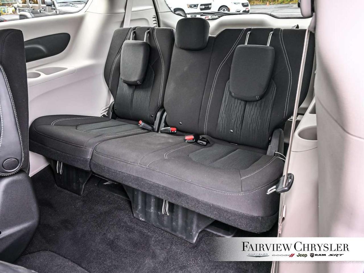 2020 Chrysler Pacifica LX FWD HEATED SEATS   HEATED STEERING WHEEL   REMOTE START   CARPLAY   BLUETOOTH   POWER SEAT Photo