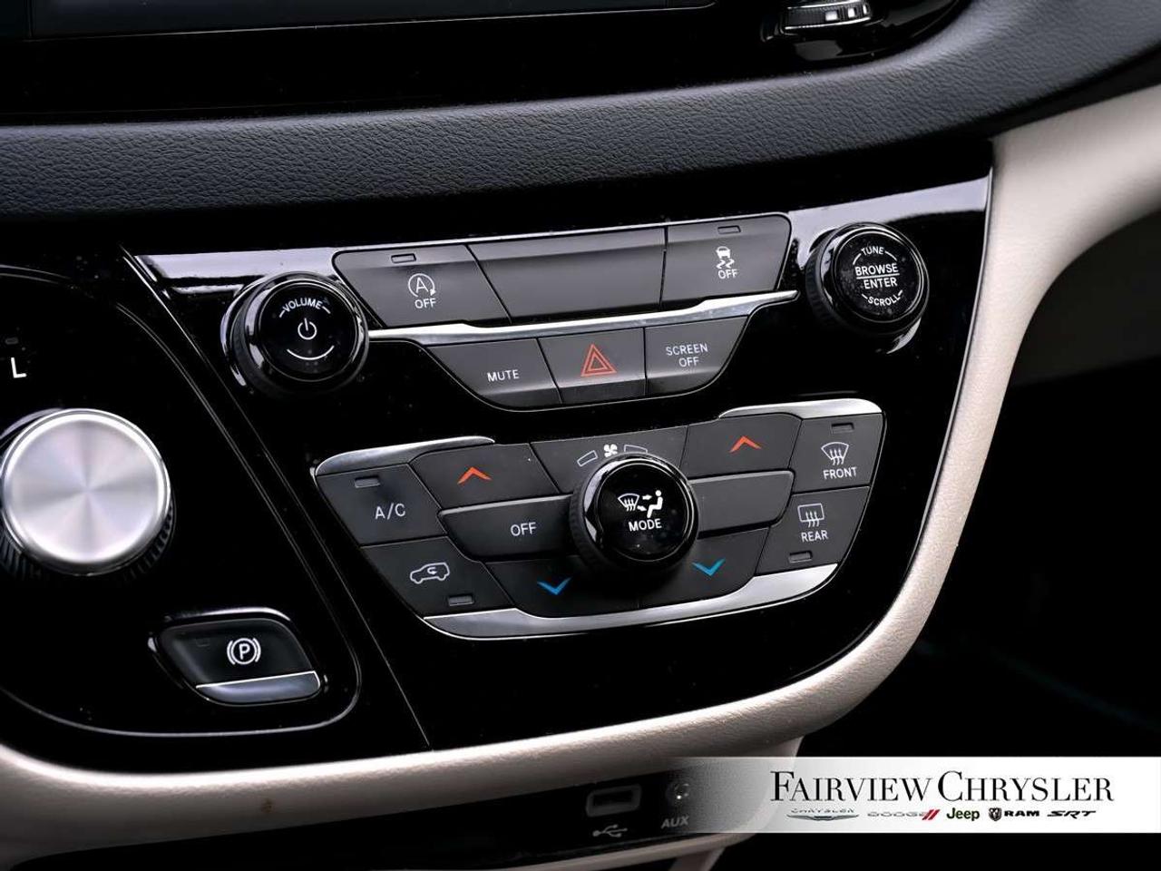 2020 Chrysler Pacifica LX FWD HEATED SEATS   HEATED STEERING WHEEL   REMOTE START   CARPLAY   BLUETOOTH   POWER SEAT Photo