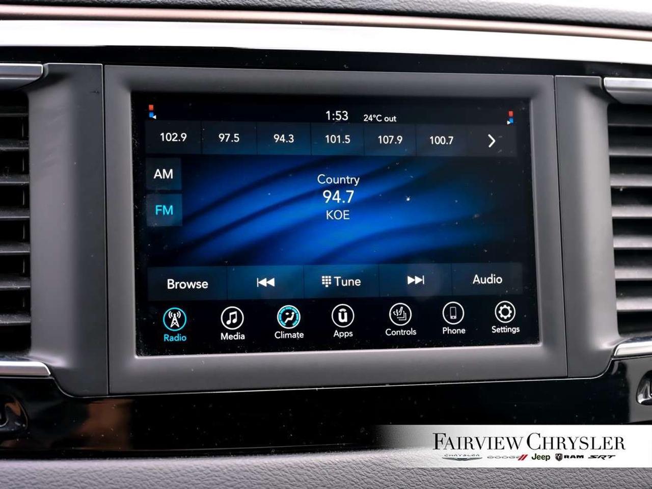 2020 Chrysler Pacifica LX FWD HEATED SEATS   HEATED STEERING WHEEL   REMOTE START   CARPLAY   BLUETOOTH   POWER SEAT Photo