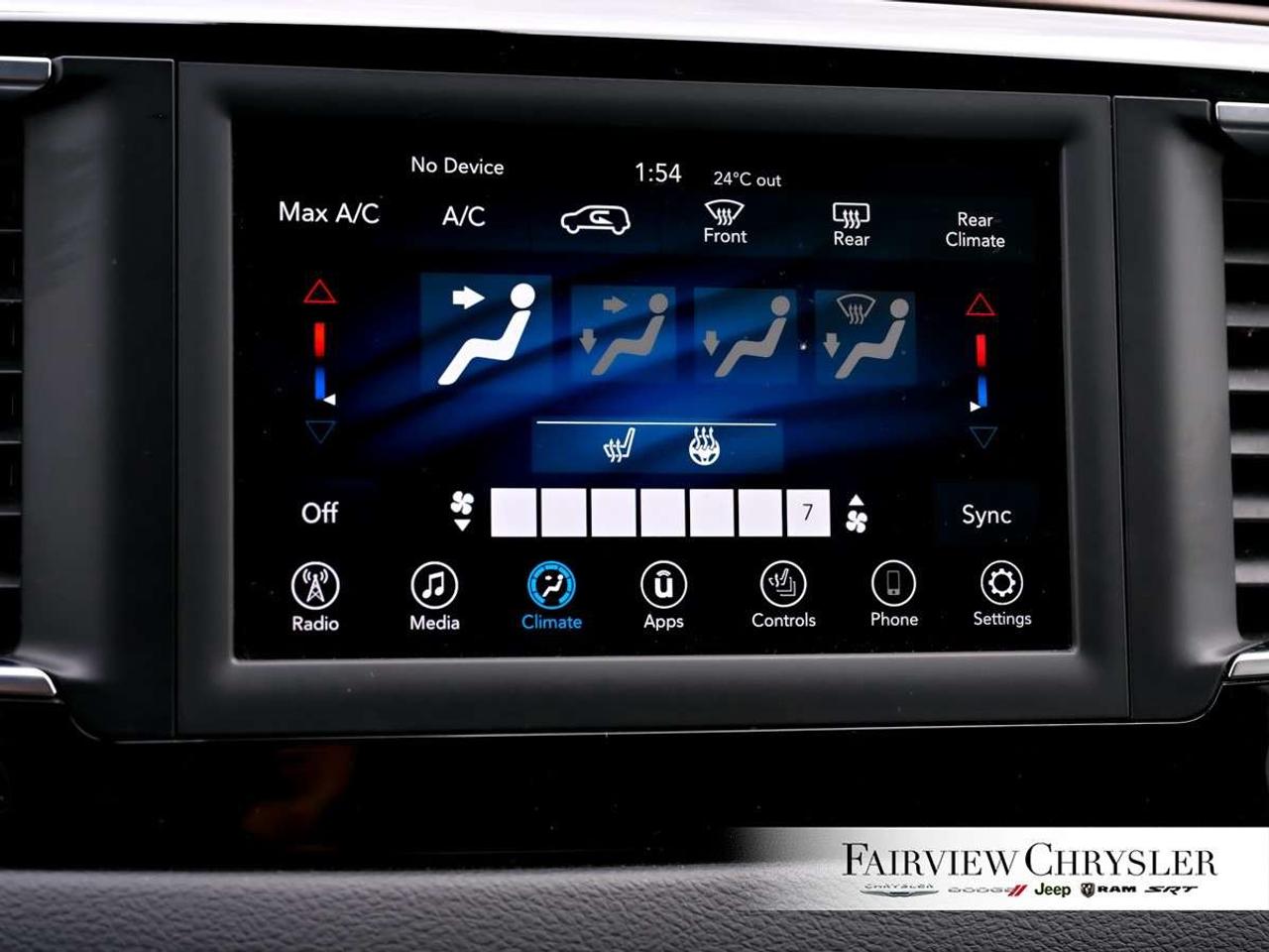 2020 Chrysler Pacifica LX FWD HEATED SEATS   HEATED STEERING WHEEL   REMOTE START   CARPLAY   BLUETOOTH   POWER SEAT Photo