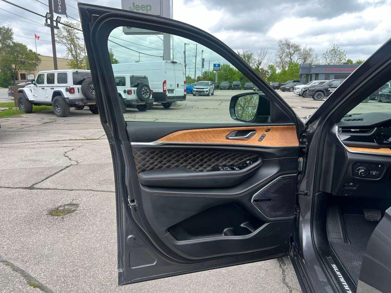 2023 Jeep Grand Cherokee Summit Reserve Photo