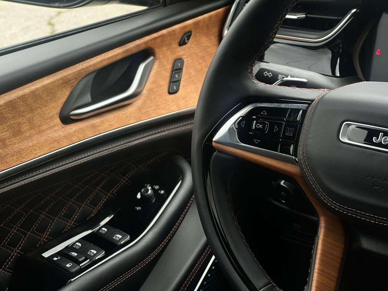 2023 Jeep Grand Cherokee Summit Reserve Photo