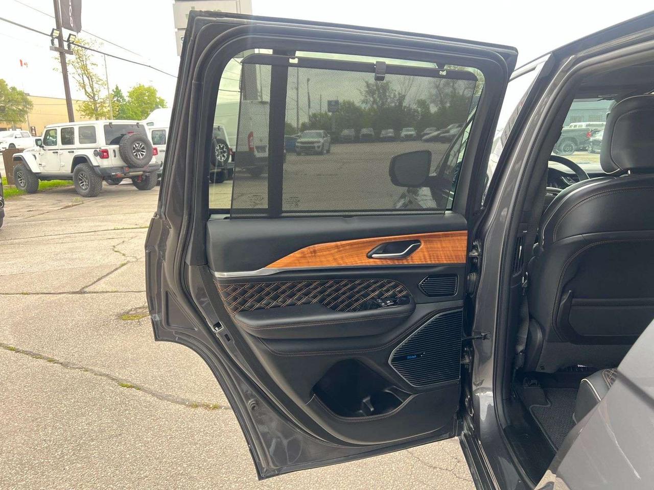 2023 Jeep Grand Cherokee Summit Reserve Photo
