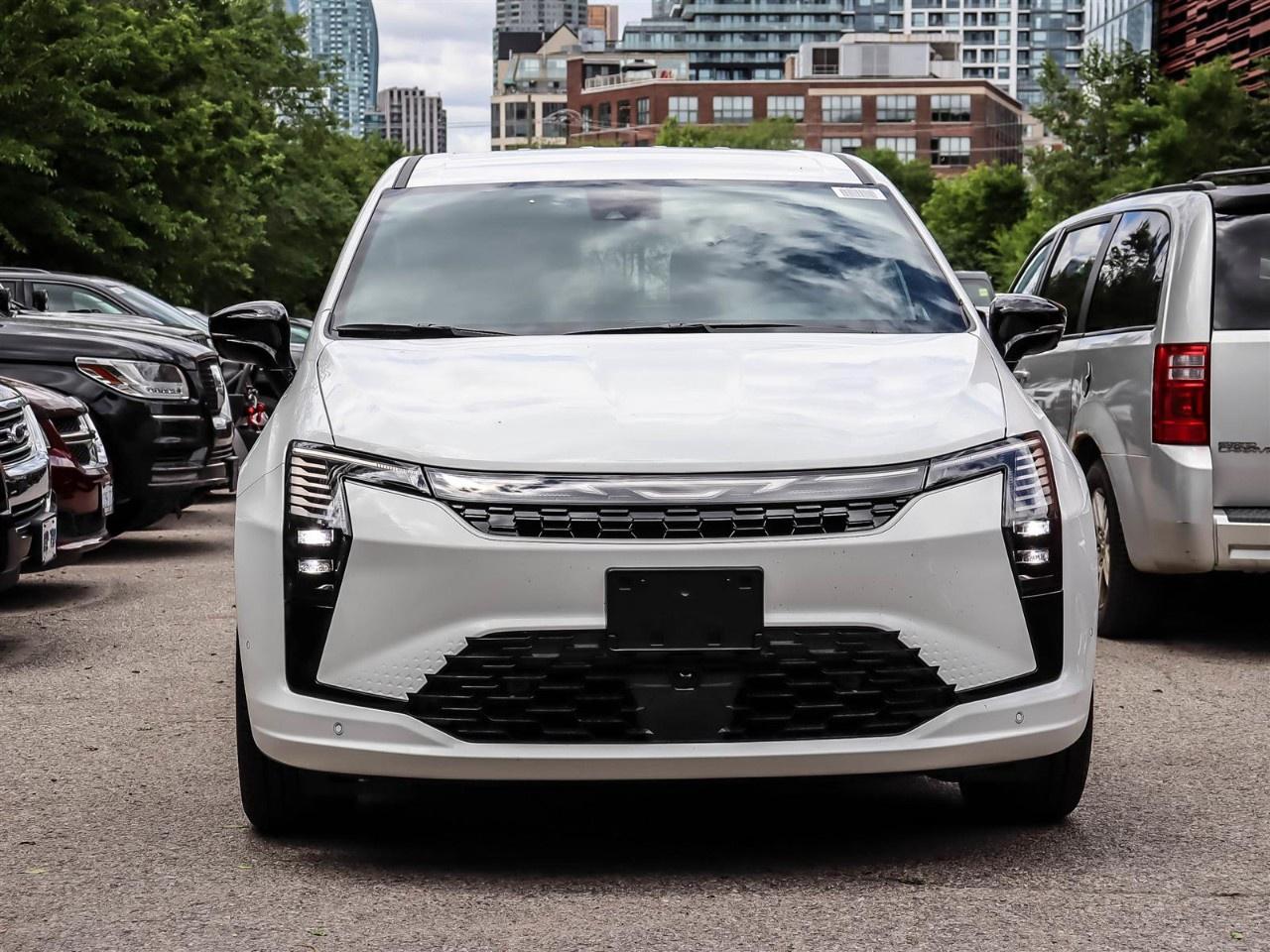2027 Chrysler Pacifica Select AWD Photo1