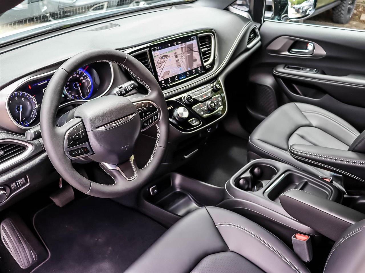 2027 Chrysler Pacifica Select AWD Photo
