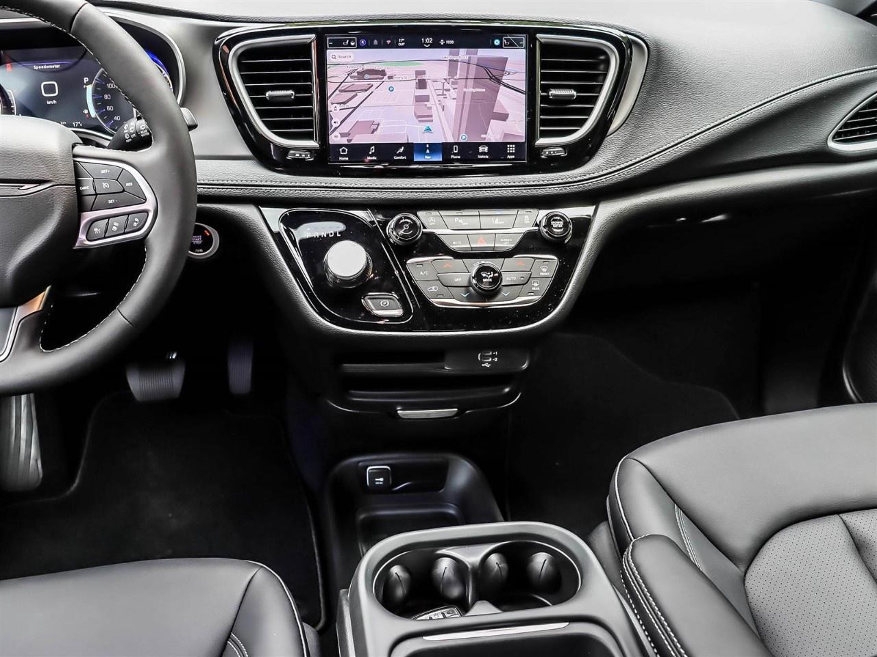 2027 Chrysler Pacifica Select AWD Photo