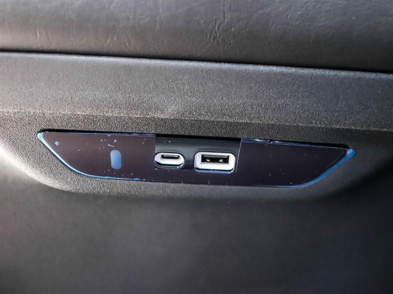 2027 Chrysler Pacifica Select AWD Photo