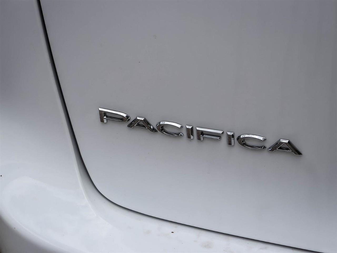 2027 Chrysler Pacifica Select AWD Photo