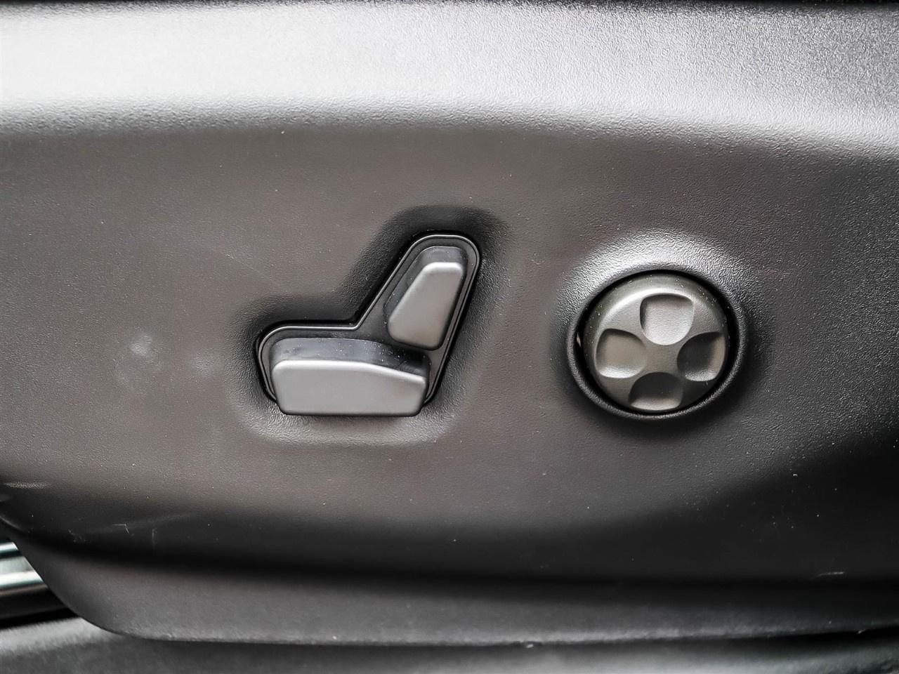 2027 Chrysler Pacifica Select AWD Photo