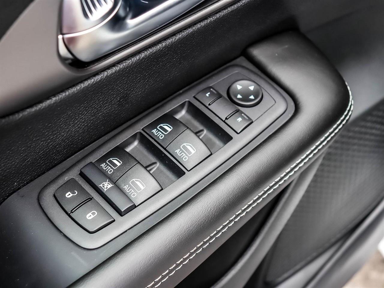 2027 Chrysler Pacifica Select AWD Photo