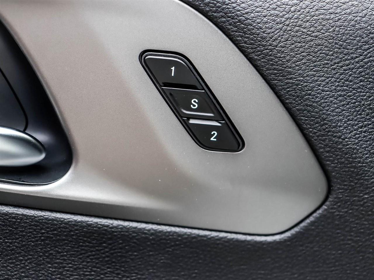 2027 Chrysler Pacifica Select AWD Photo