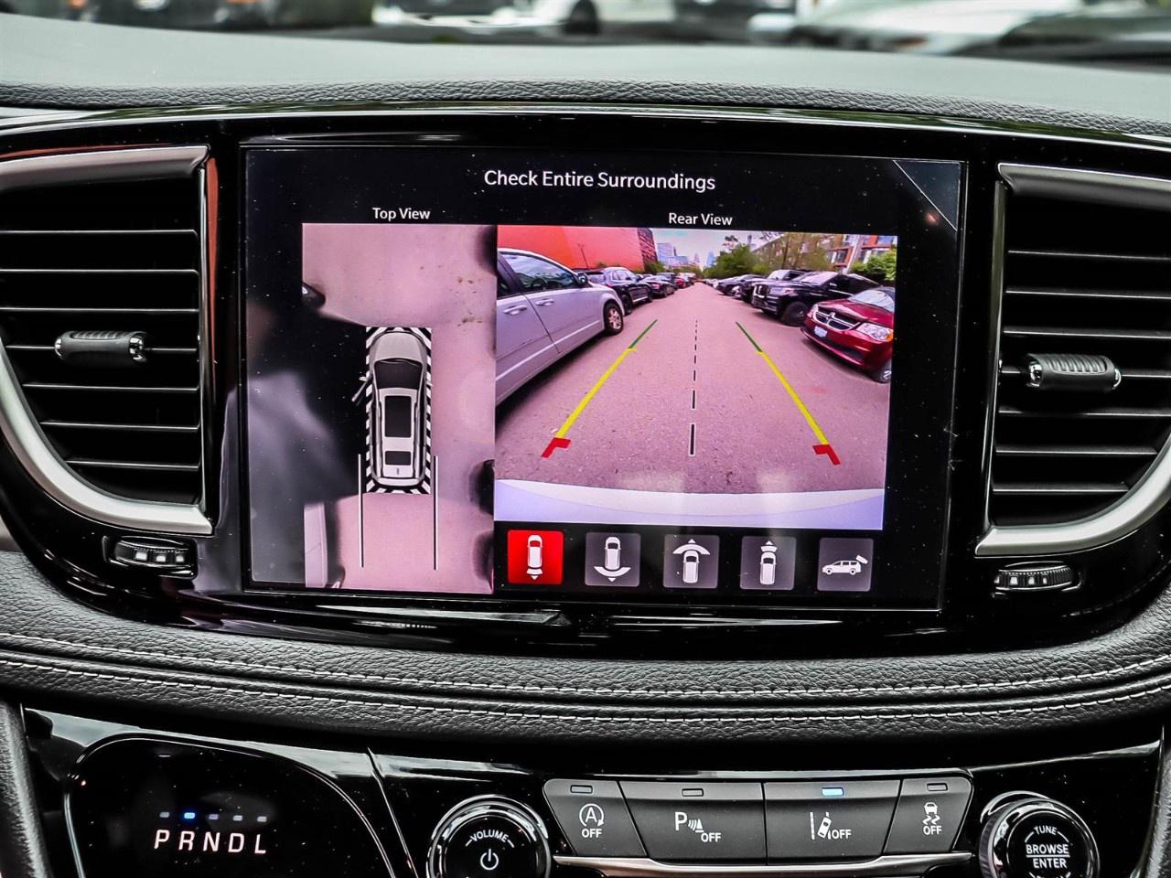 2027 Chrysler Pacifica Select AWD Photo