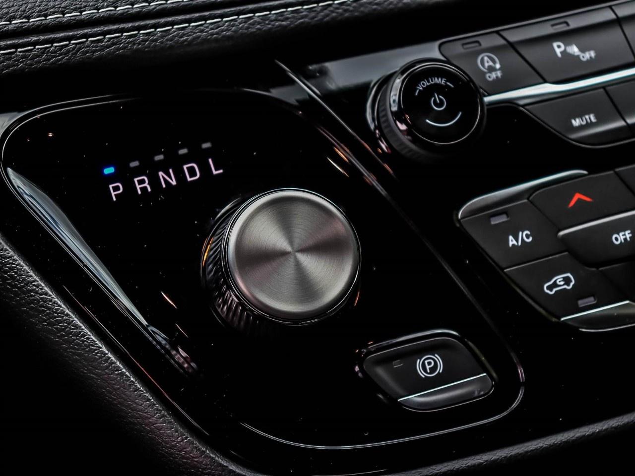 2027 Chrysler Pacifica Select AWD Photo