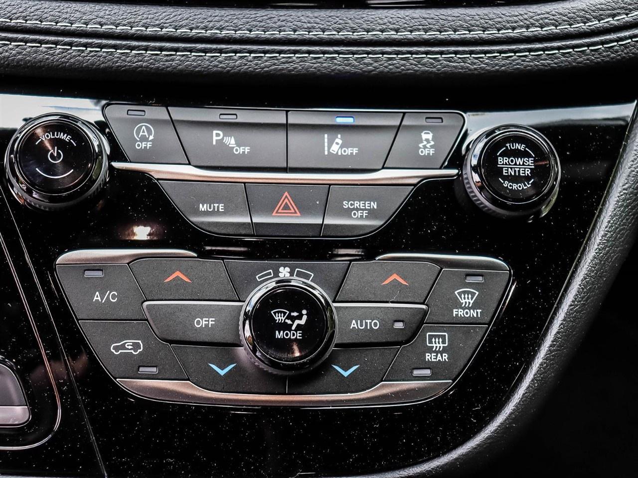 2027 Chrysler Pacifica Select AWD Photo
