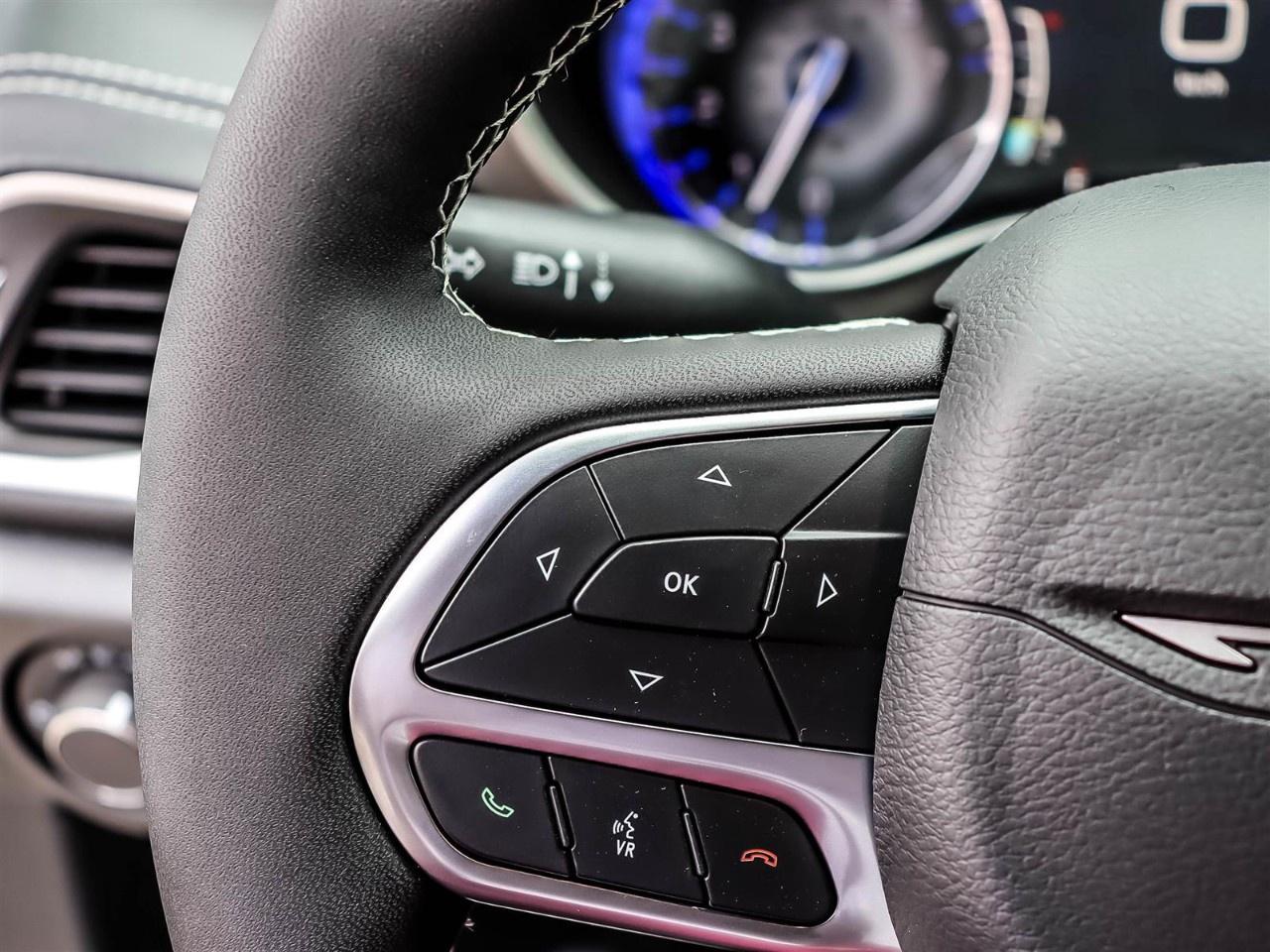 2027 Chrysler Pacifica Select AWD Photo