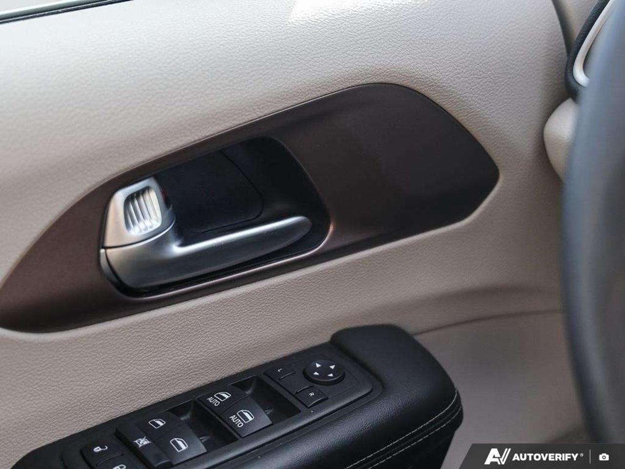 2024 Chrysler Grand Caravan PWR SLIDING DOORS   7 inch TOUCH   RMT STRT Photo