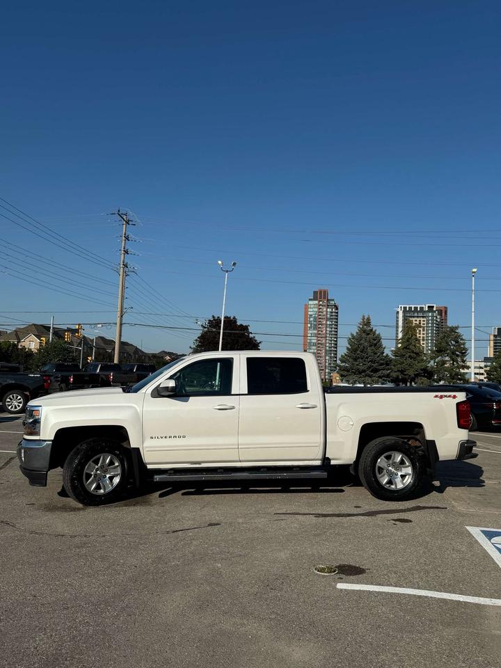 2017 Chevrolet Silverado 1500 4WD Crew Cab 143.5 LT w/1LT 5'8 Box Photo
