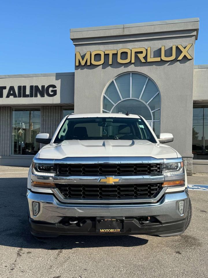 2017 Chevrolet Silverado 1500 4WD Crew Cab 143.5 LT w/1LT 5'8 Box Photo