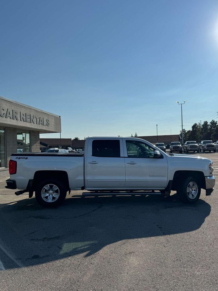 2017 Chevrolet Silverado 1500 4WD Crew Cab 143.5 LT w/1LT 5'8 Box Photo