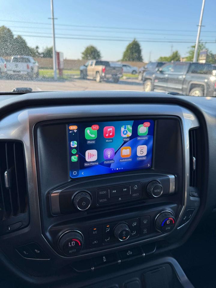 2017 Chevrolet Silverado 1500 4WD Crew Cab 143.5 LT w/1LT 5'8 Box Photo