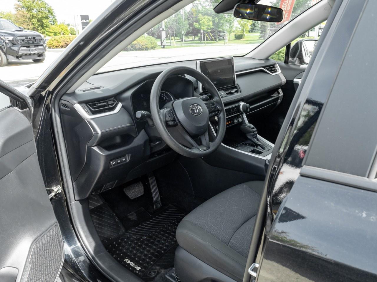 2025 Toyota RAV4 LE AWD Photo