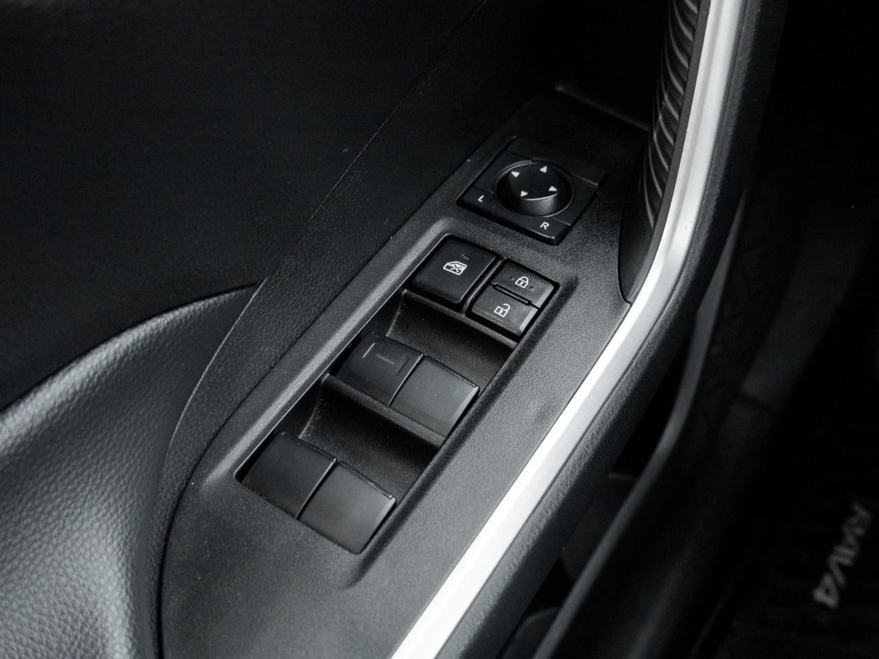 2025 Toyota RAV4 LE AWD Photo