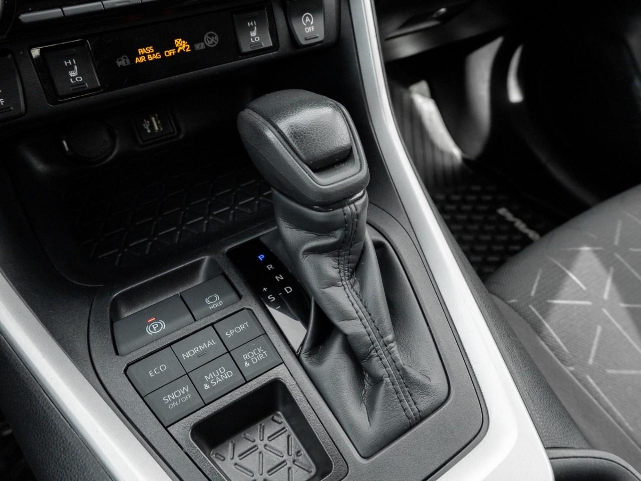 2025 Toyota RAV4 LE AWD Photo