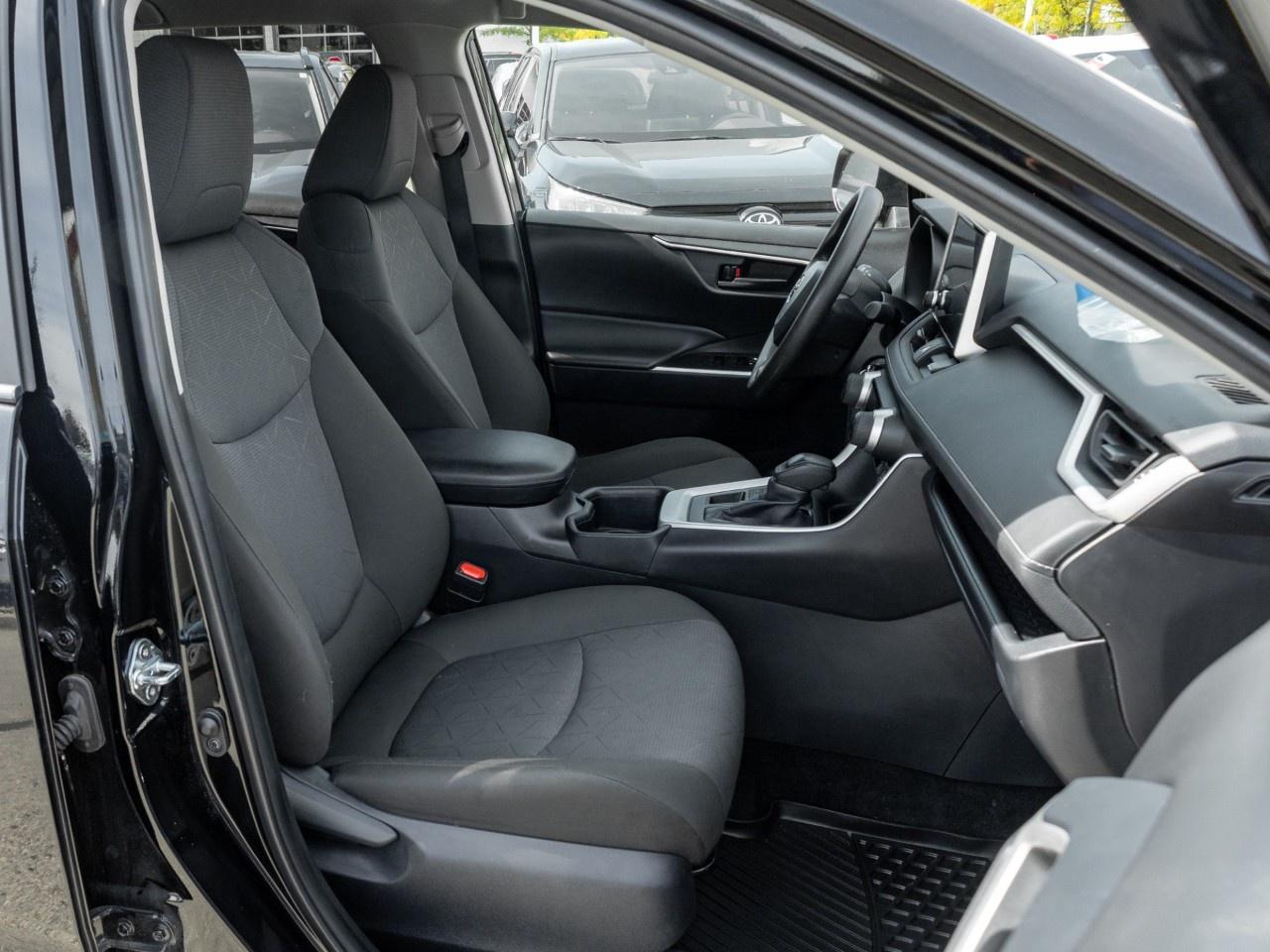 2025 Toyota RAV4 LE AWD Photo
