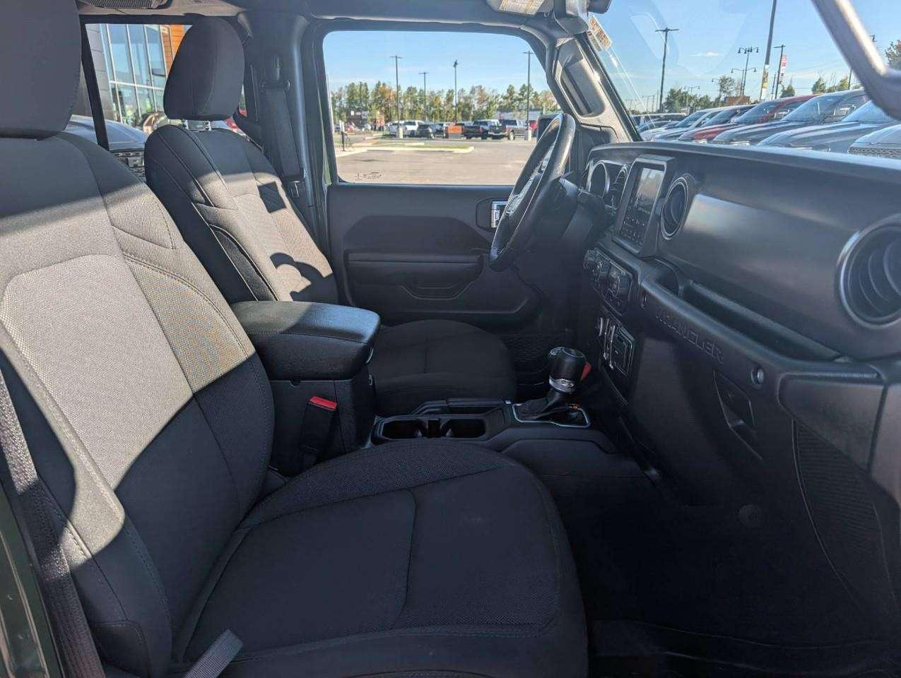 2023 Jeep Wrangler Sport Low KMS Photo4