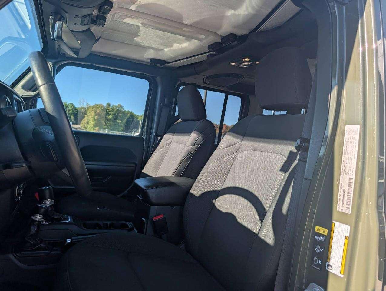 2023 Jeep Wrangler Sport Low KMS Photo5
