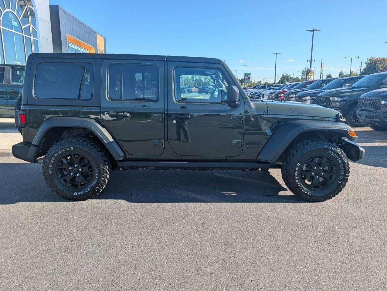 2023 Jeep Wrangler Sport Low KMS Photo
