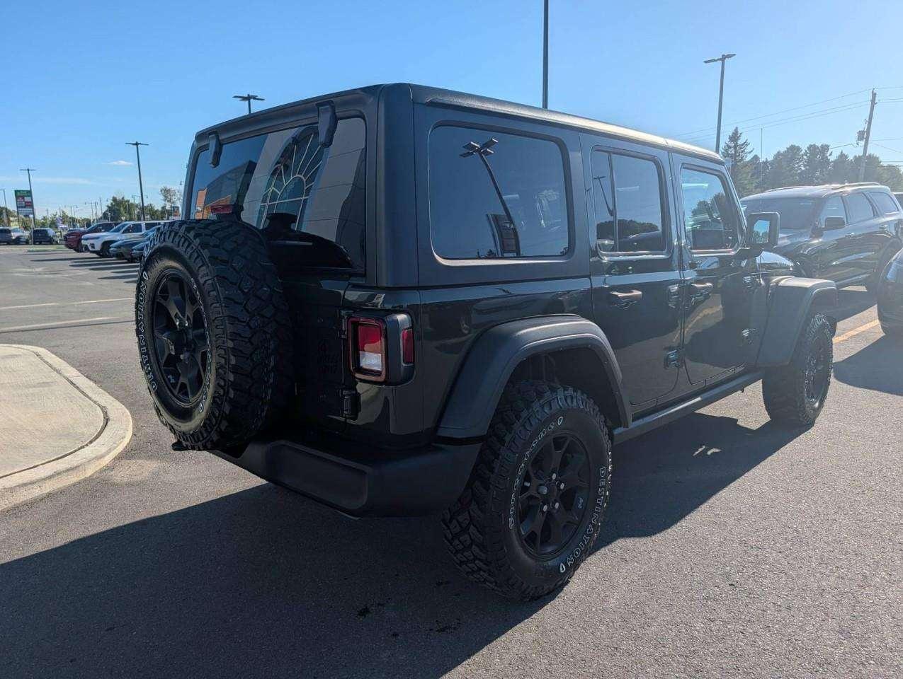 2023 Jeep Wrangler Sport Low KMS Photo