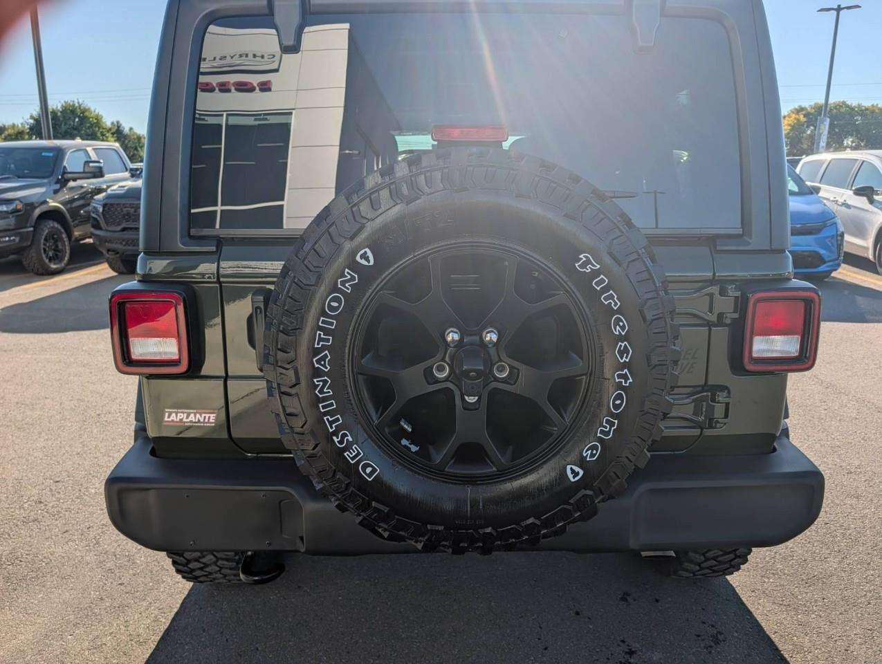 2023 Jeep Wrangler Sport Low KMS Photo