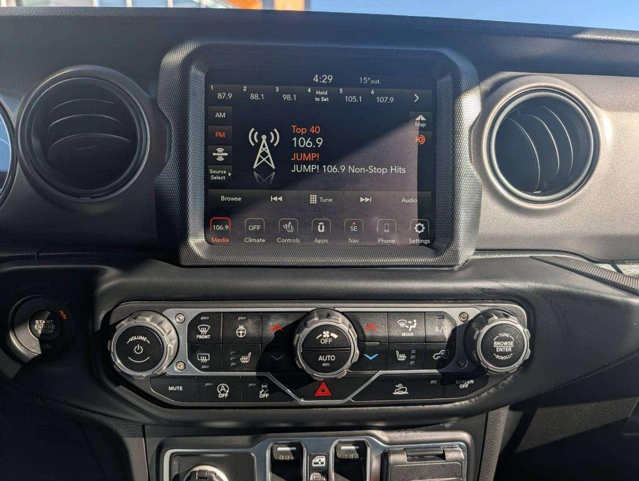 2023 Jeep Wrangler Sport Low KMS Photo