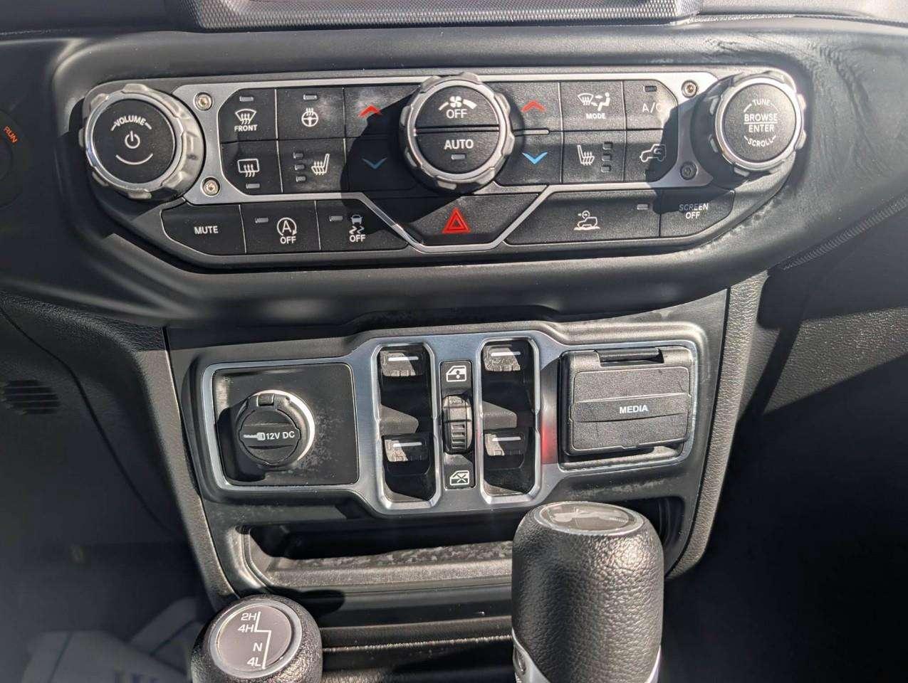 2023 Jeep Wrangler Sport Low KMS Photo