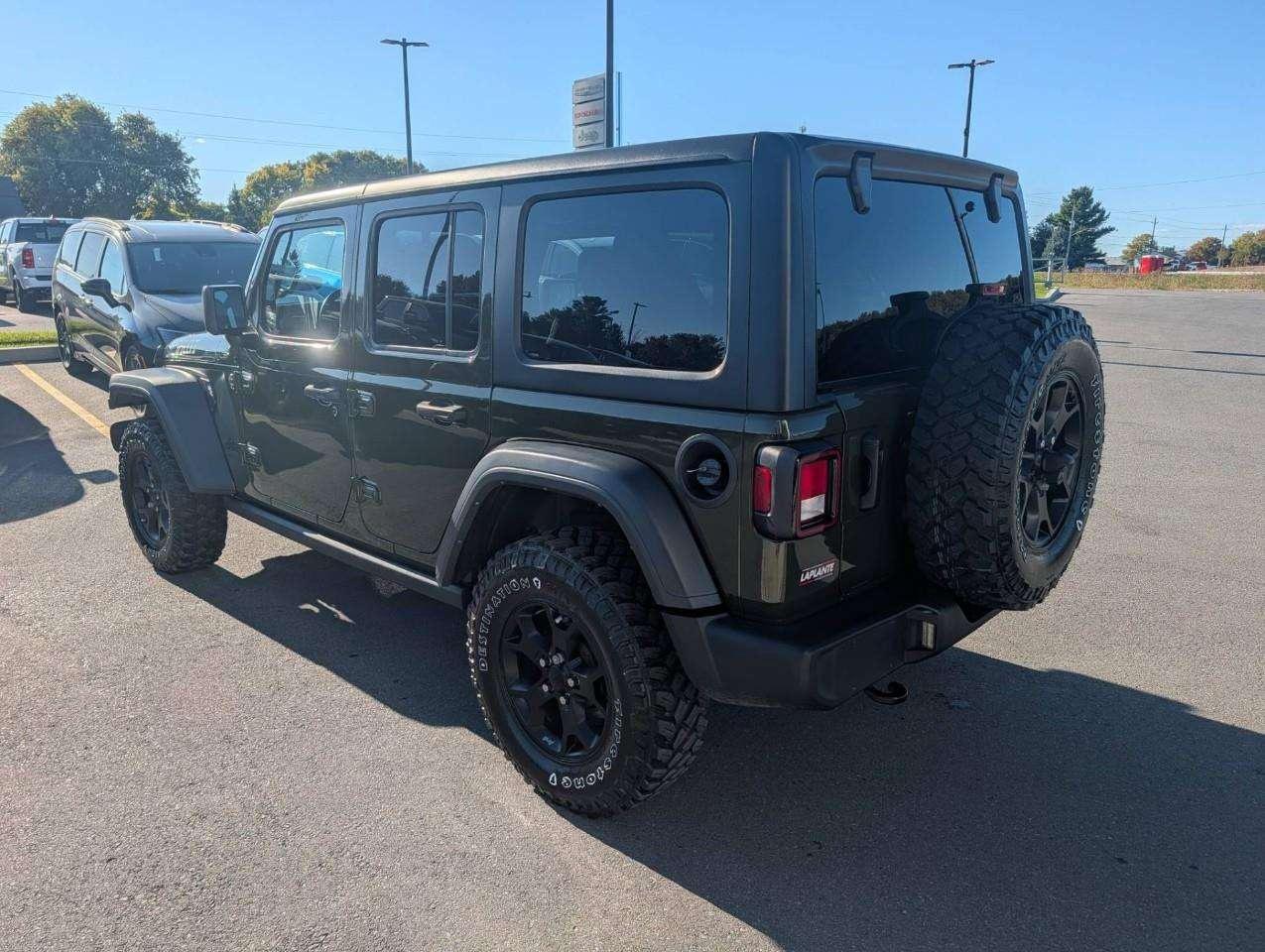 2023 Jeep Wrangler Sport Low KMS Photo