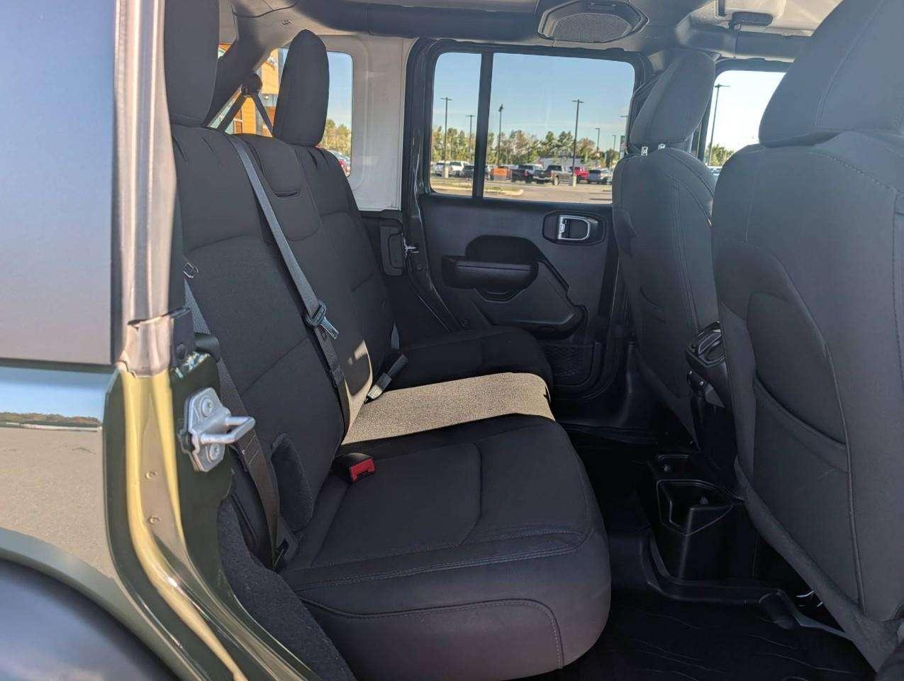 2023 Jeep Wrangler Sport Low KMS Photo