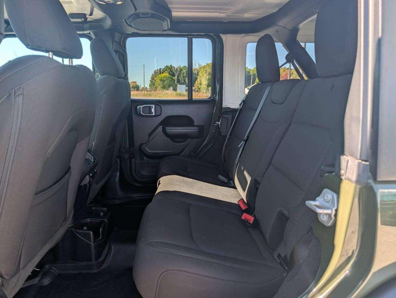 2023 Jeep Wrangler Sport Low KMS Photo