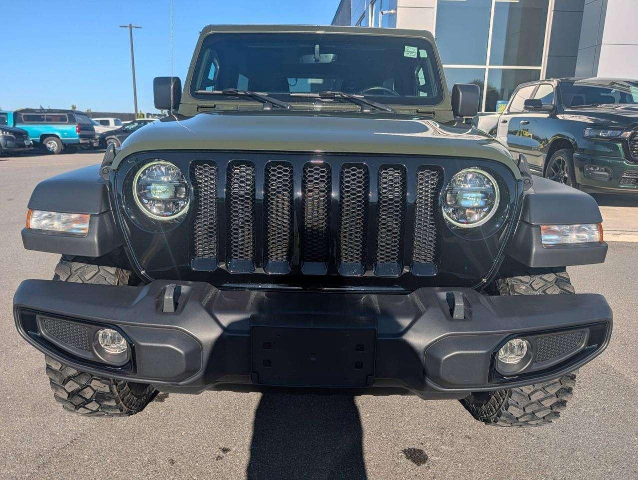 2023 Jeep Wrangler Sport Low KMS Photo